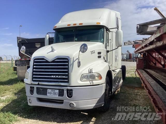 Mack CXU613 Prime Movers