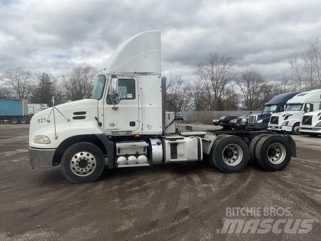 Mack CXU613 Prime Movers