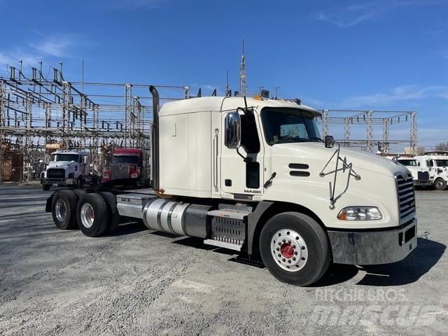 Mack CXU613 Prime Movers