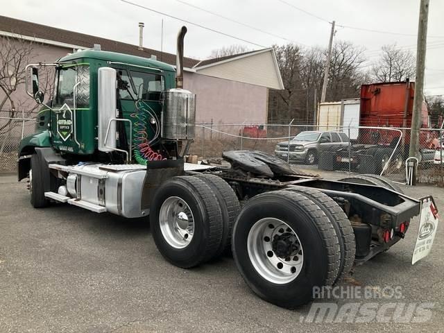 Mack CXU613 Prime Movers