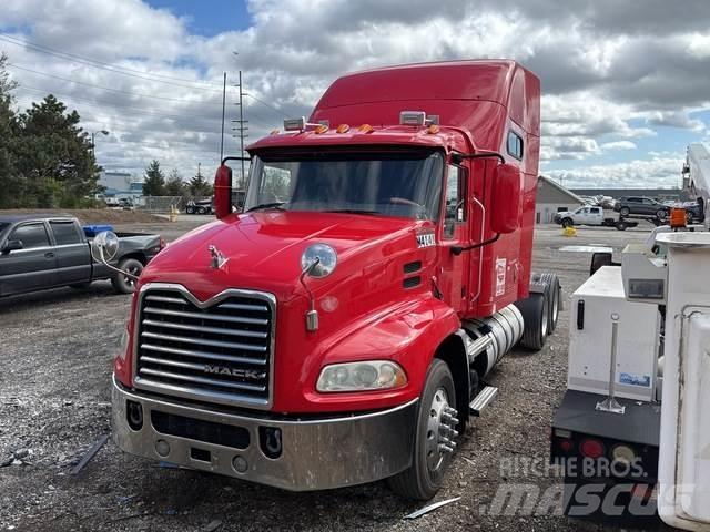 Mack CXU613 Prime Movers
