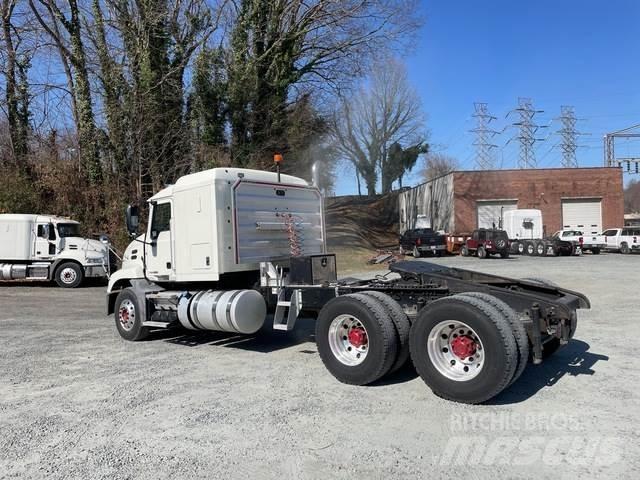 Mack CXU613 Prime Movers