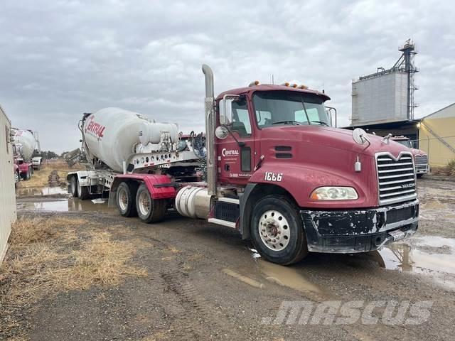 Mack CXU613 Prime Movers