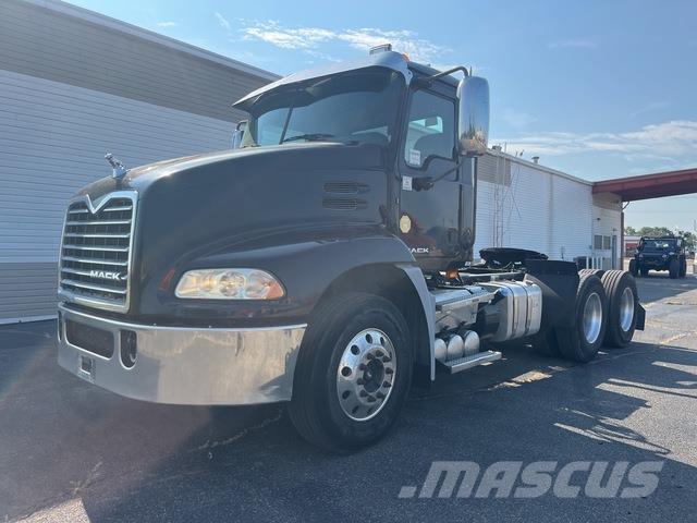 Mack CXU613 Prime Movers