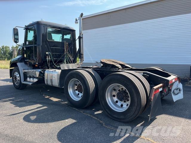 Mack CXU613 Prime Movers