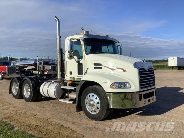 Mack CXU613 Prime Movers