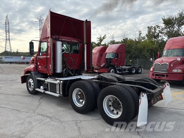 Mack CXU613 Prime Movers