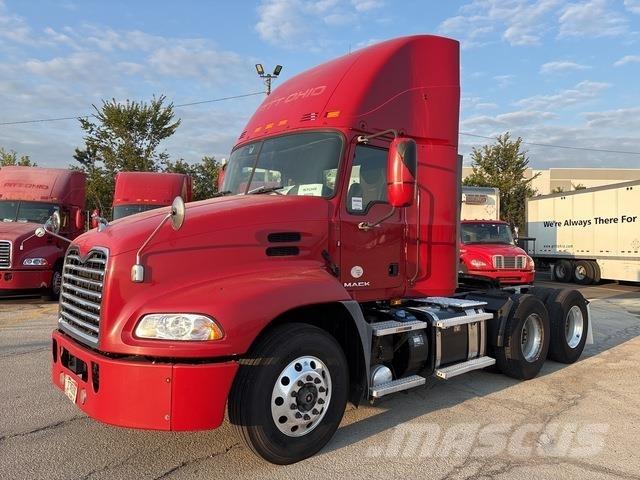 Mack CXU613 Prime Movers