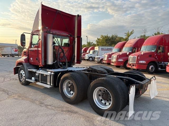 Mack CXU613 Prime Movers