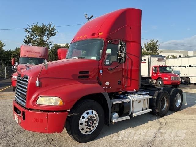 Mack CXU613 Prime Movers