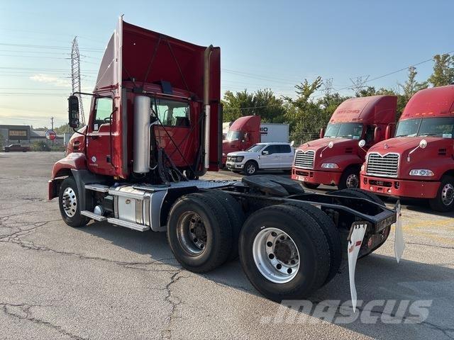 Mack CXU613 Prime Movers