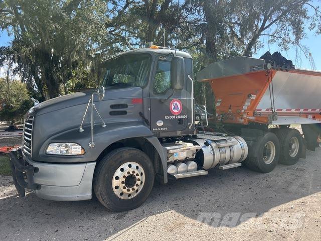 Mack CXU613 Prime Movers