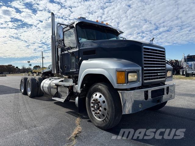 Mack CXU613 Prime Movers