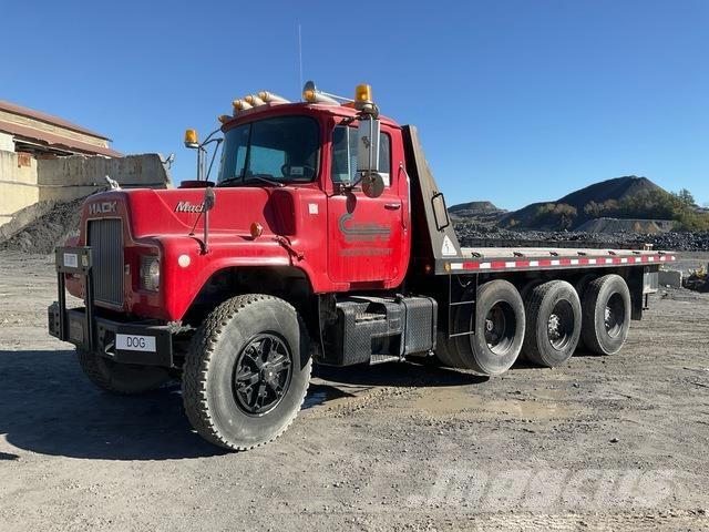 Mack DM686S Flatbed / Dropside trucks
