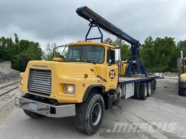 Mack DM688S Other trucks