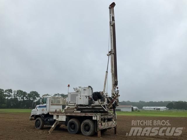 Mack DMM6906S Truck mounted drill rig
