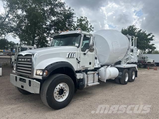 Mack GR64F Other trucks