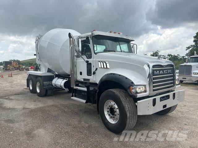 Mack GR64F Other trucks