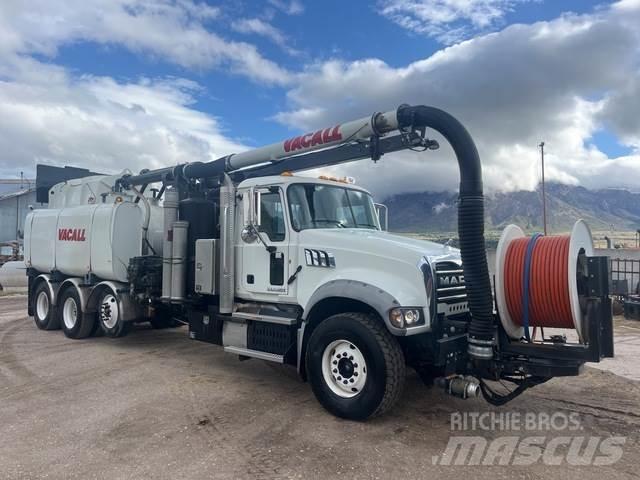 Mack GU713 Crawler excavators