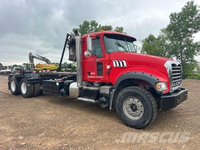 Mack GU713 Skip bin truck