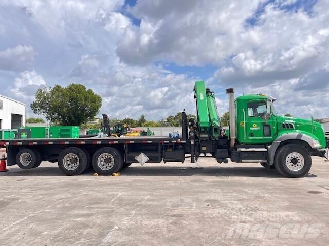 Mack GU813 Other trucks