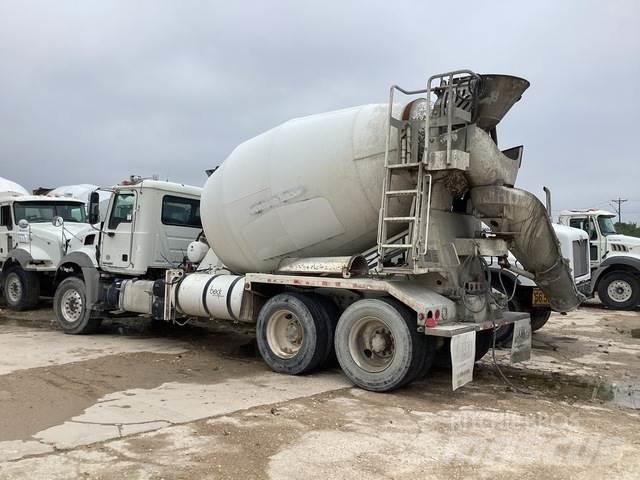 Mack GU813 Other trucks