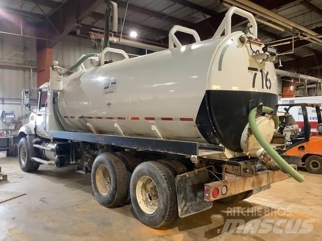 Mack GU813 Tanker trucks
