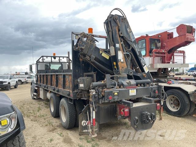 Mack GU813 Truck mounted cranes