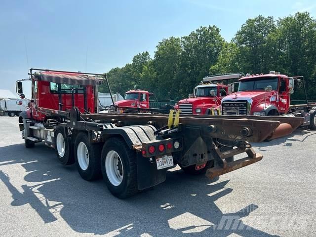 Mack GU813 Skip bin truck