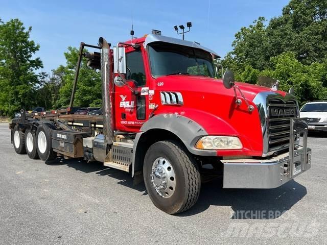 Mack GU813 Skip bin truck