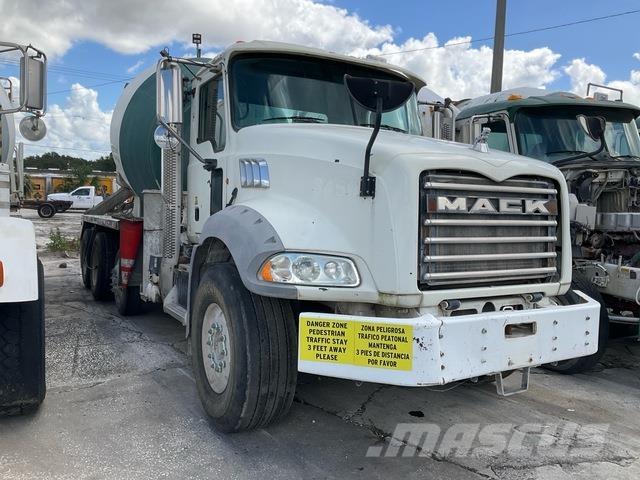 Mack GU813 Other trucks