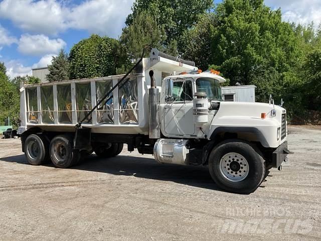 Mack RD600 Tipper trucks