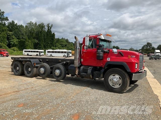 Mack RD688S Skip bin truck