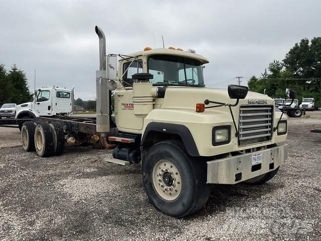 Mack RD688S Cabins and interior