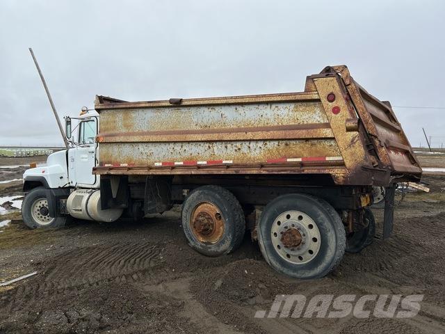 Mack RD688S Tipper trucks