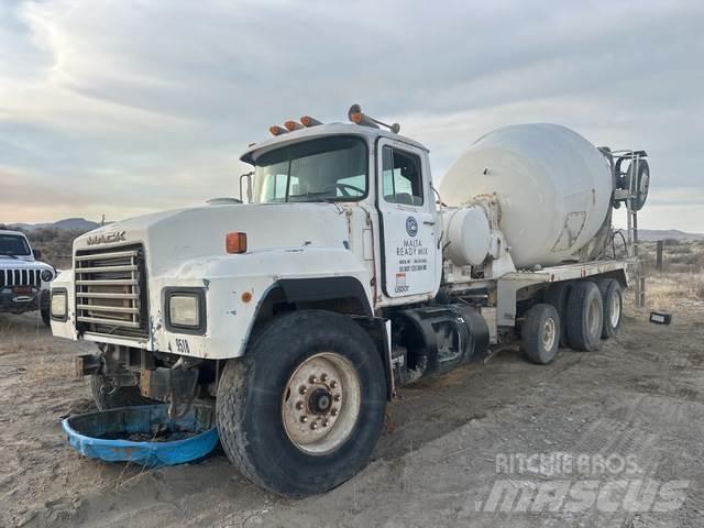 Mack RD690S Other trucks
