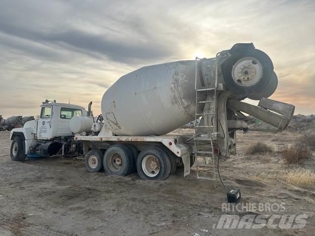 Mack RD690S Other trucks