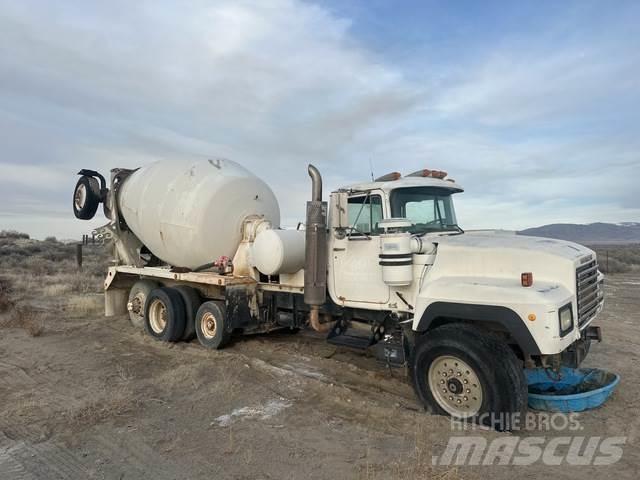 Mack RD690S Other trucks