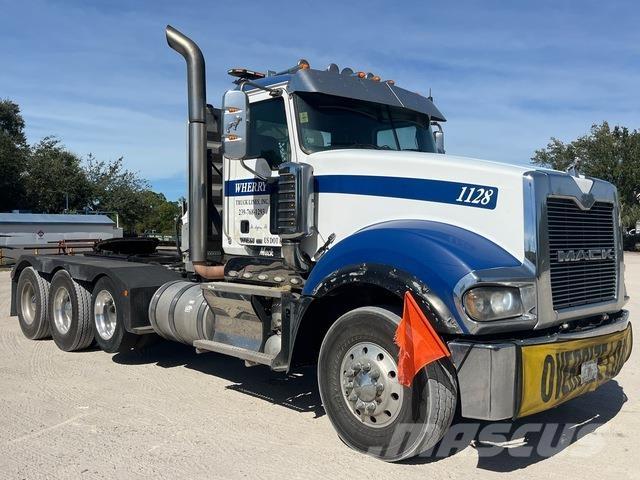 Mack TD713 Prime Movers