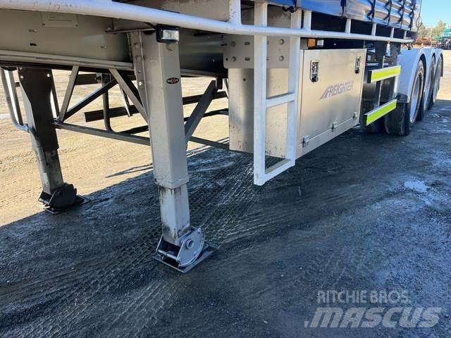 MaxiTrans  Curtainsider trailers