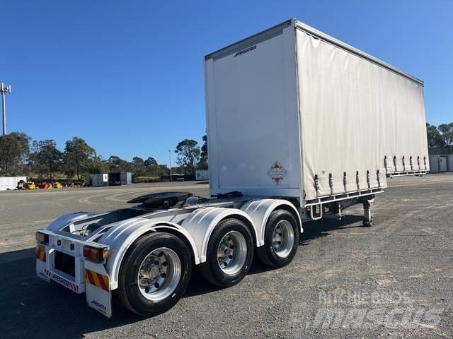 MaxiTrans  Curtainsider trailers