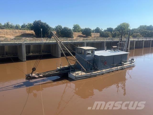  Moore Work boats / barges