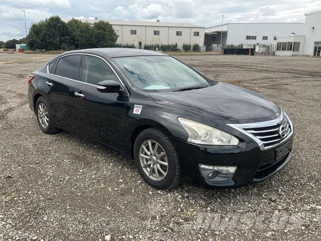 Nissan TEANA Cars
