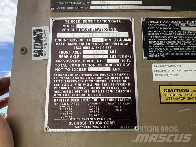 Oshkosh K-2358 Cabins and interior