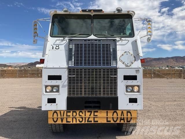 Oshkosh K-2358 Cabins and interior