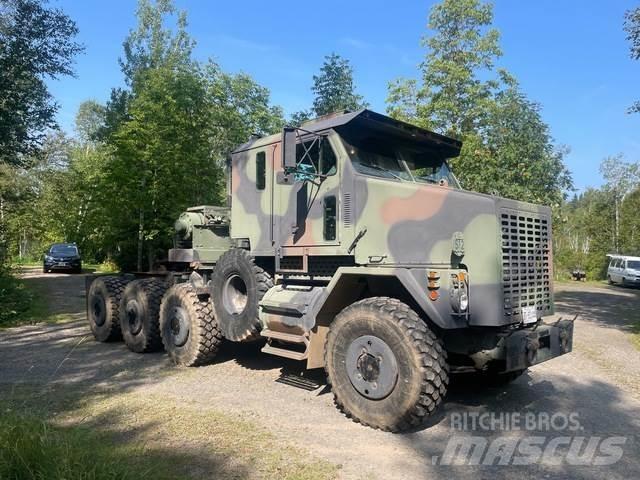 Oshkosh M1070 Prime Movers