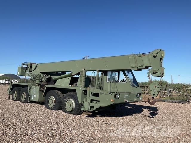 P&H HSHMC-25 Track mounted cranes