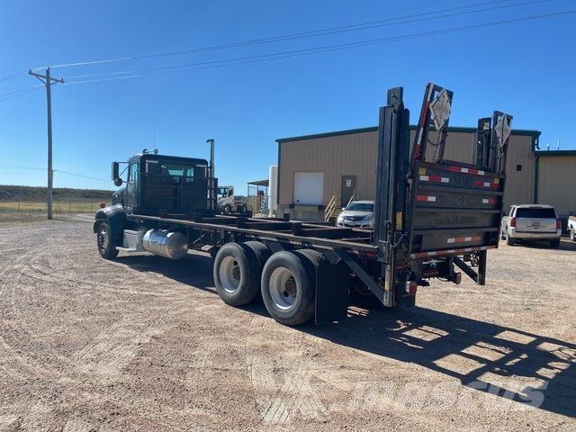 Peterbilt 330 Flatbed / Dropside trucks