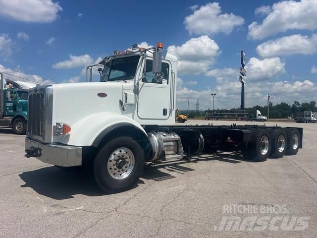 Peterbilt 365 Cabins and interior