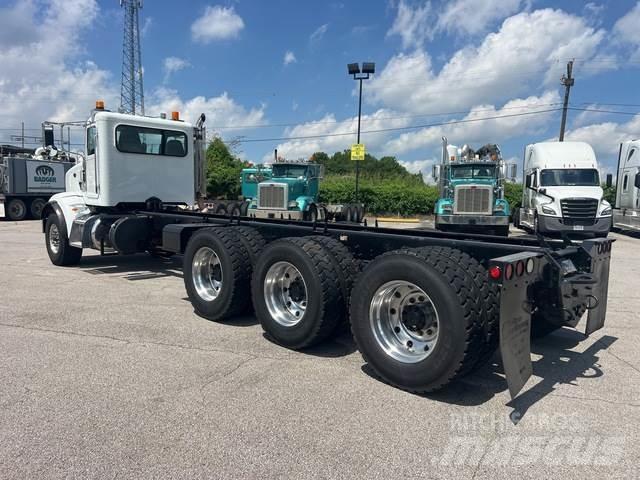 Peterbilt 365 Cabins and interior